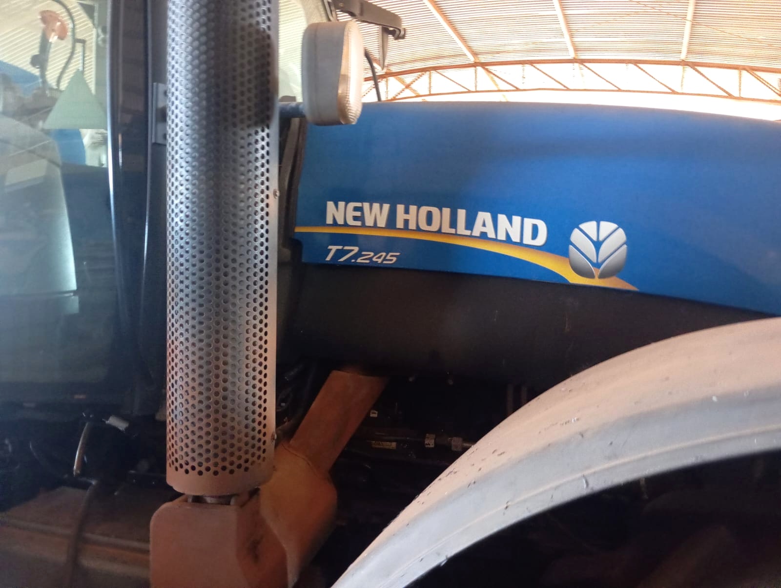 Manutenção de trator New Holland Trator New Holland em manutenção