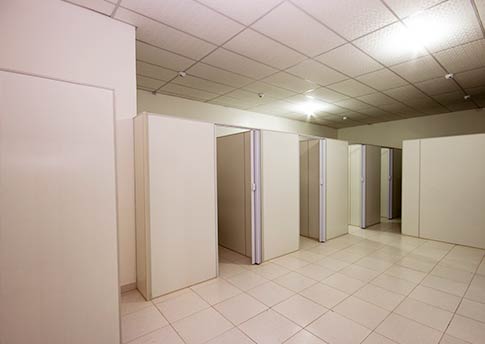 Sala de estudos com cabines individuais
