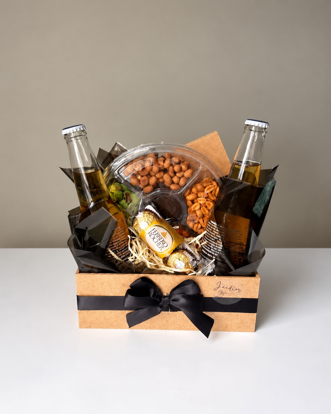 Box Happy Hour com bebidas, petiscos e chocolates