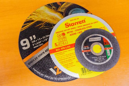 Discos de corte e acessórios fotografados na Zucom Discos de corte e acessórios fotografados na Zucom