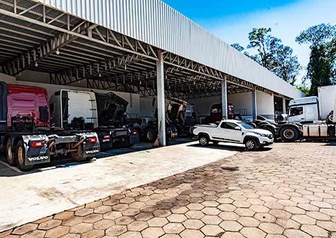 R A Truck Center Funilaria e Pinturas de Caminhões foto 4