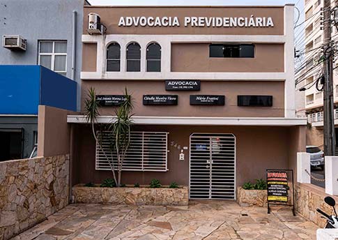 Mário Frattini e Cláudia Moreira Vieira Advogados Previdenciários