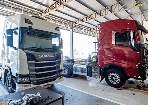 R A Truck Center Funilaria e Pintura de Caminhão