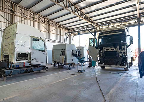 R A Truck Center Funilaria e Pintura de Caminhão