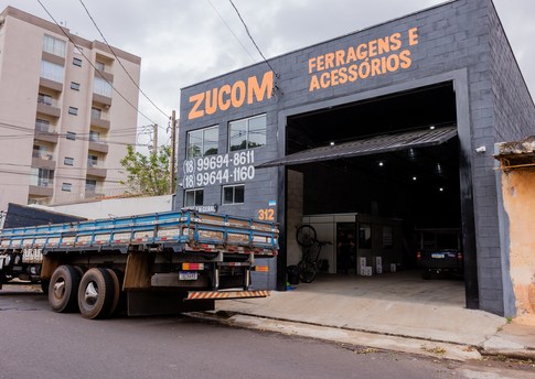 Zucom Ferragens e Acessórios foto 1